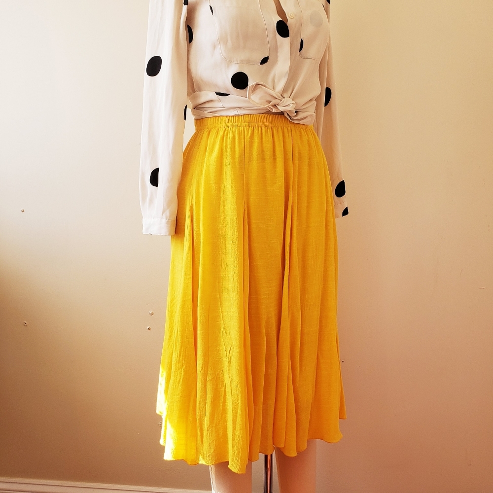 Small Lined Yellow midi skirt